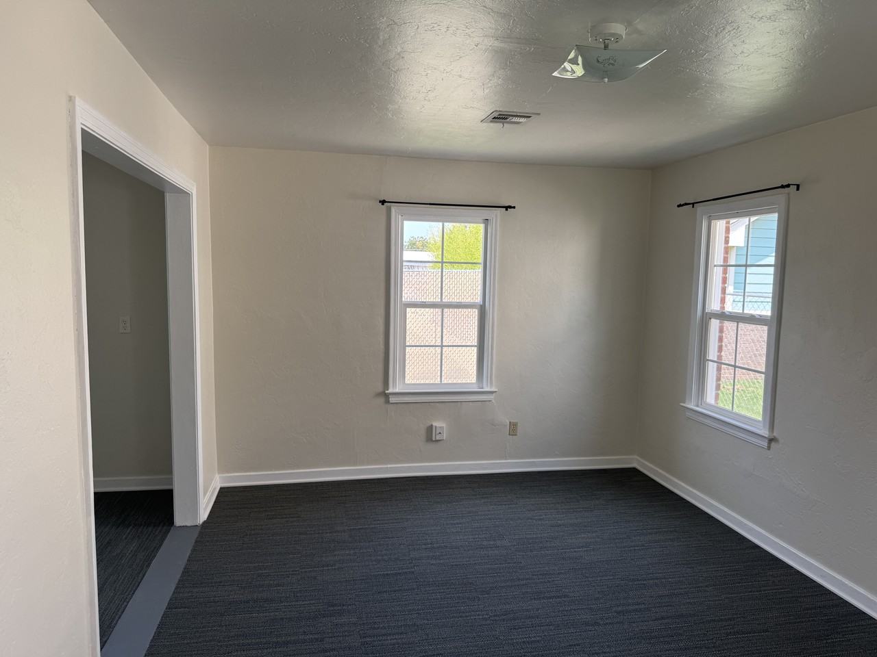 1005 E Edwards St #NA - Photo 4 of 17