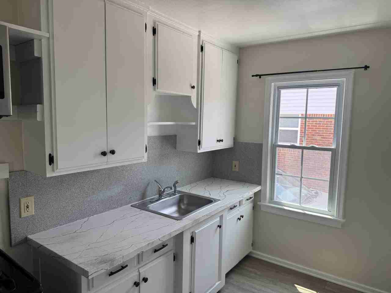 1005 E Edwards St #NA - Photo 7 of 17