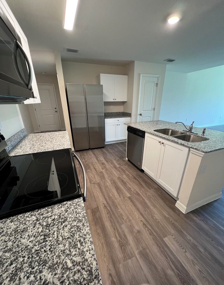 9114 Aegean Cir #9114 - Photo 7 of 31