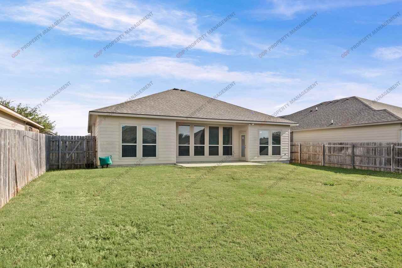 612 Cross Dr - Photo 5 of 30