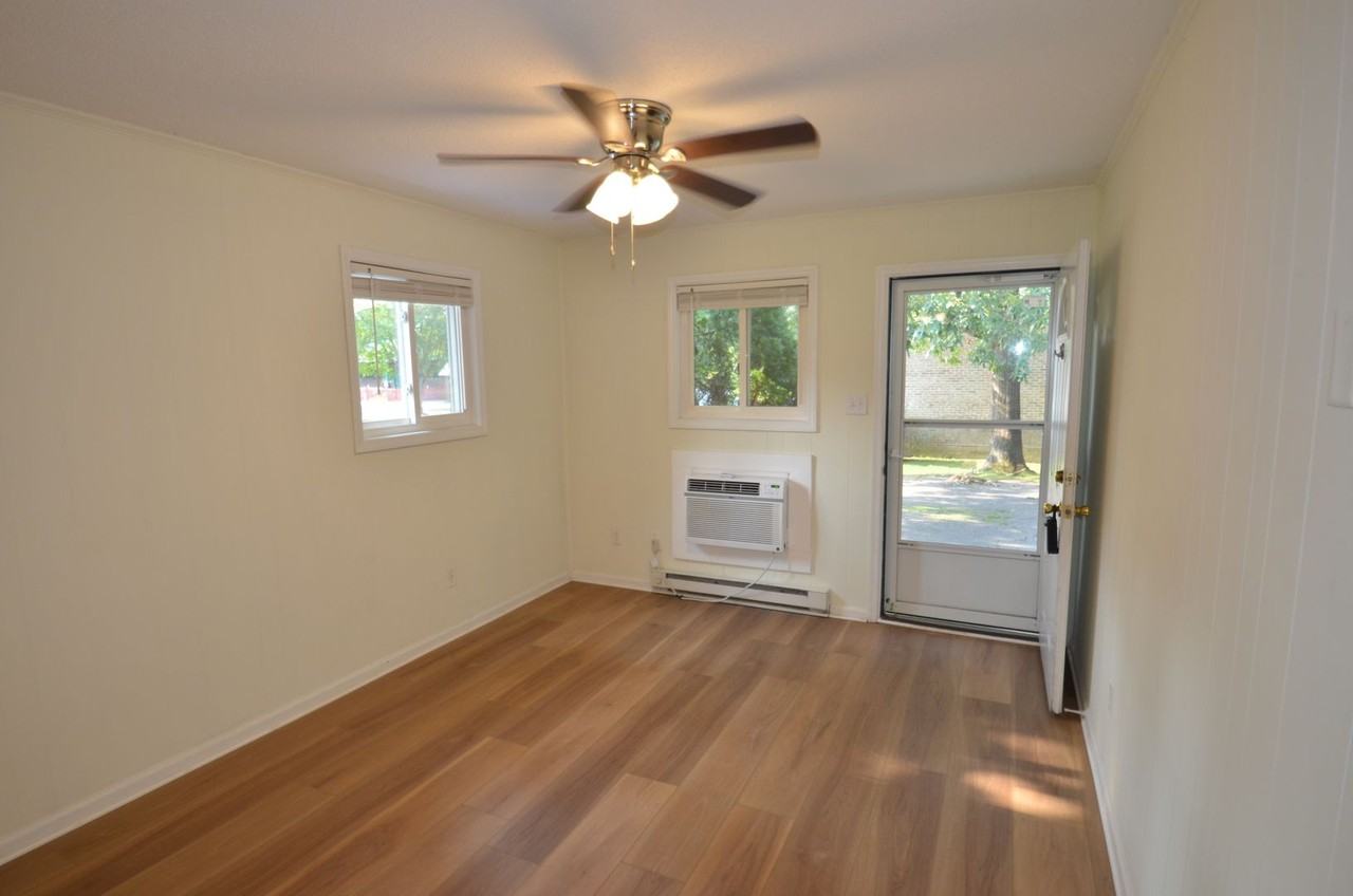 112 Bim St - Photo 2 of 11