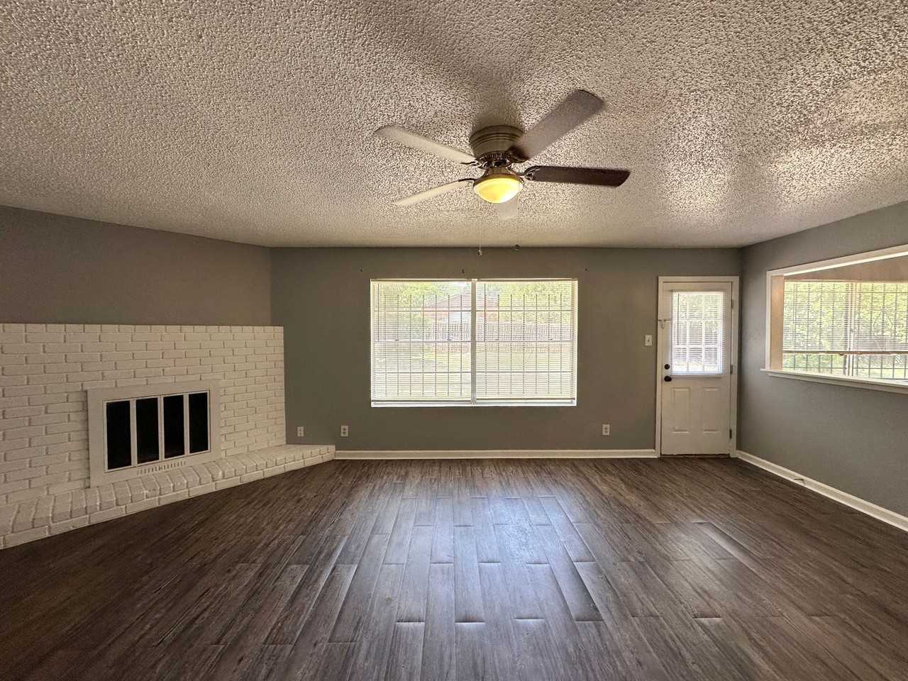 2101 Sherman Dr - Photo 3 of 39