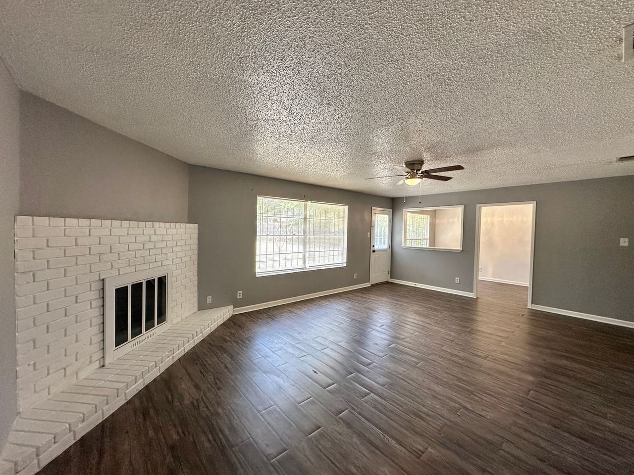 2101 Sherman Dr - Photo 4 of 39