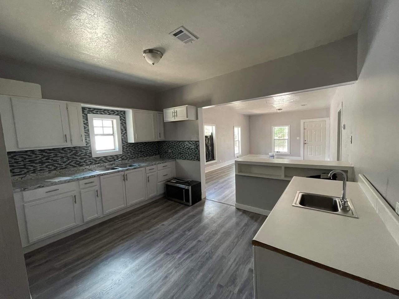 515 W Maple Ave #NA - Photo 5 of 9