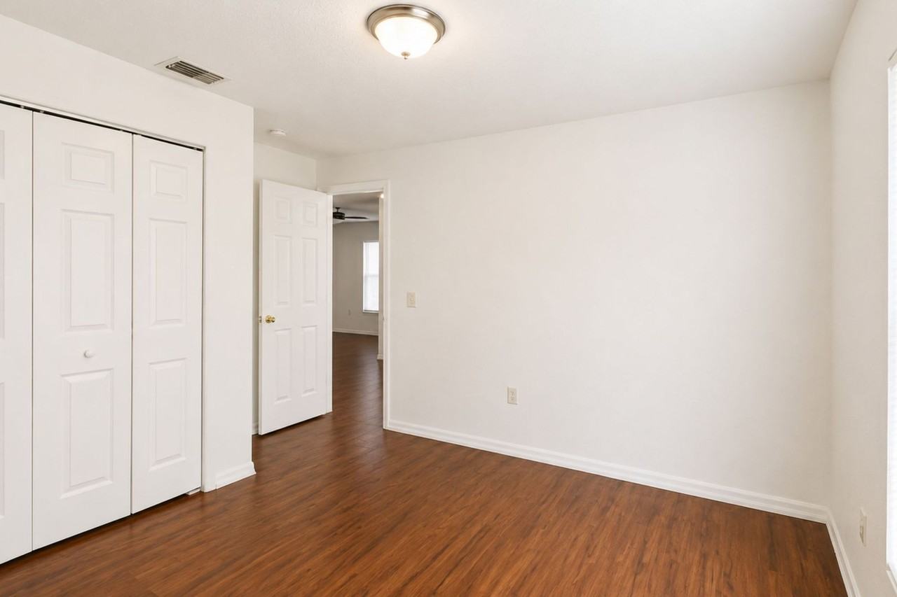 702 E Madison St - Photo 7 of 13