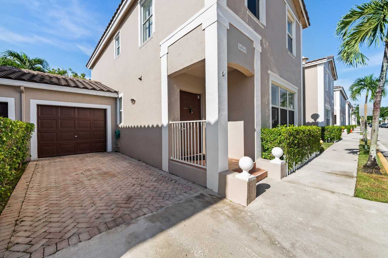 10565 Nw 57th Ct #NA - Photo 3 of 30