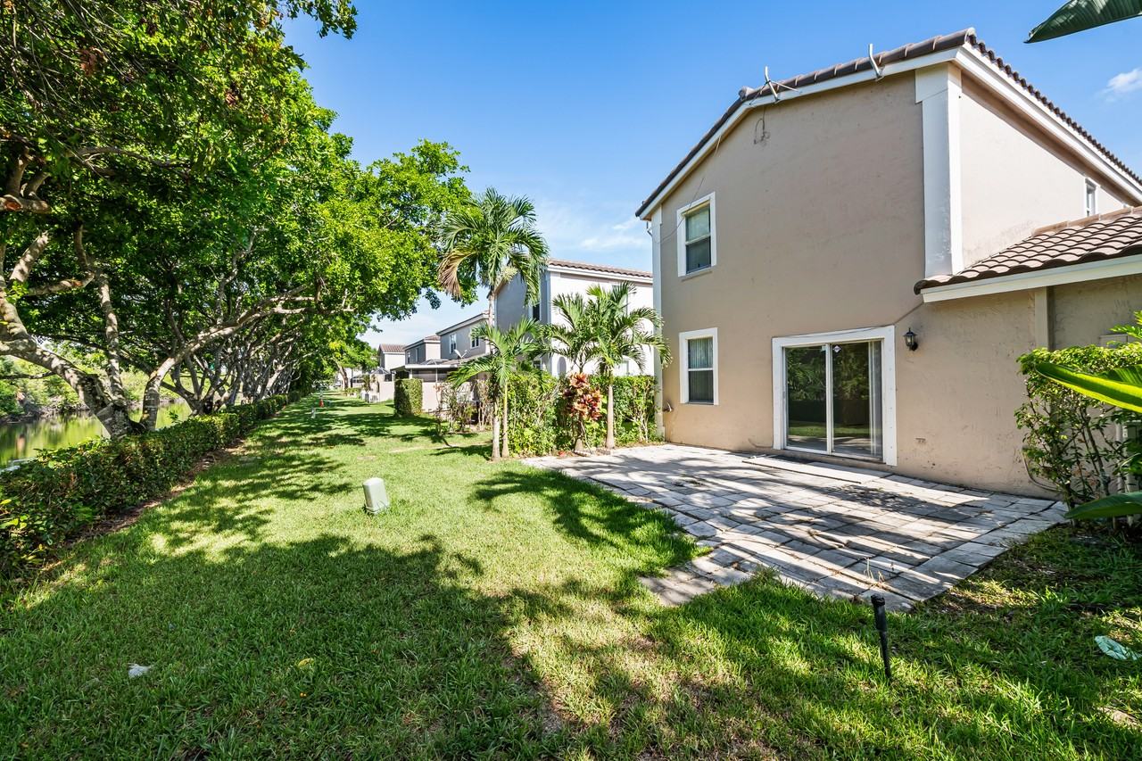 10565 Nw 57th Ct #NA - Photo 5 of 30