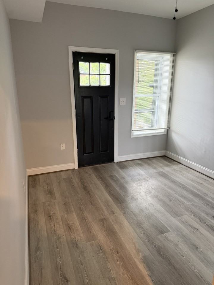 716 East 23rd Street - Photo 4 of 15