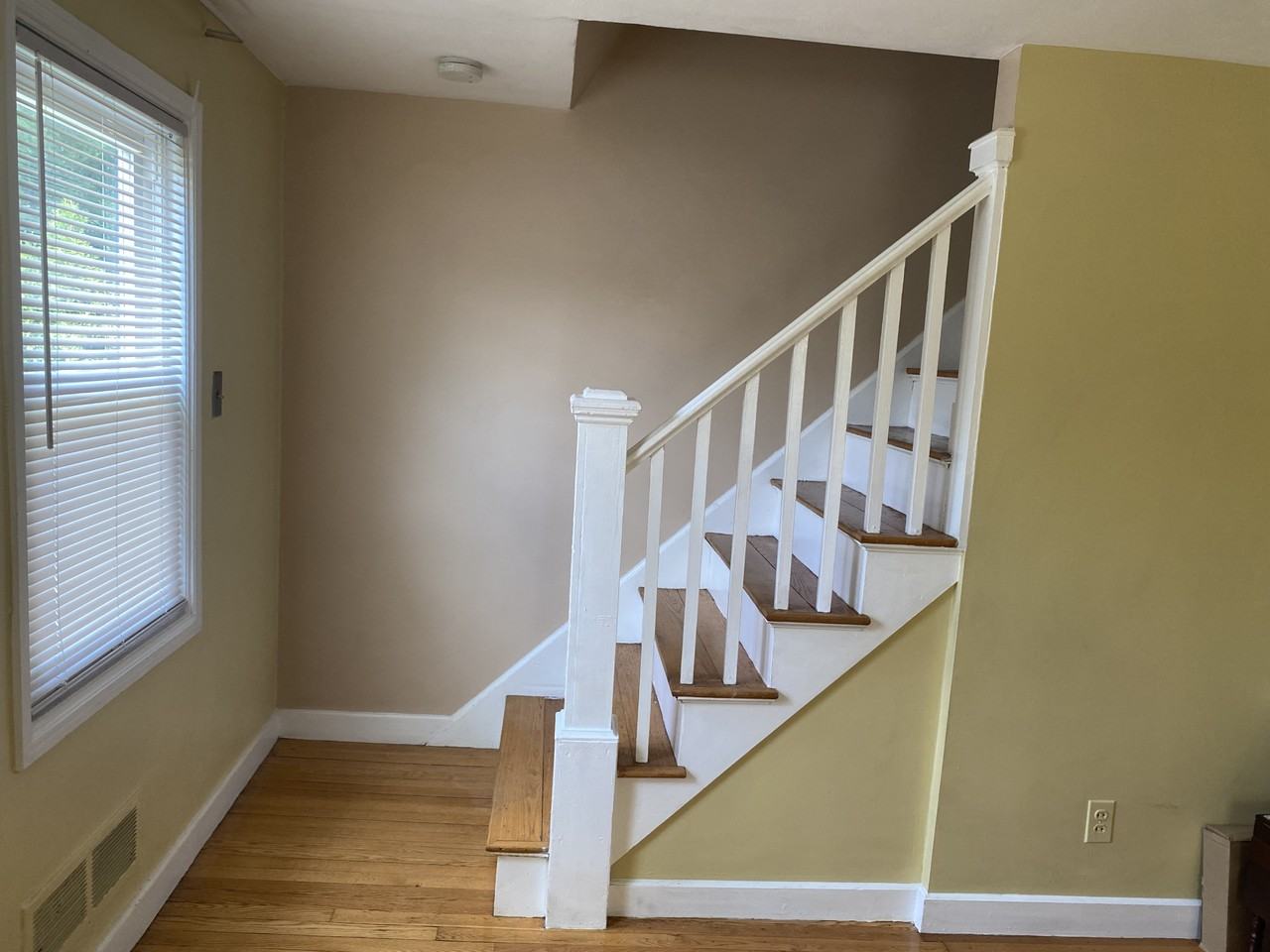 35 Sunnyside Ave #NA - Photo 6 of 9