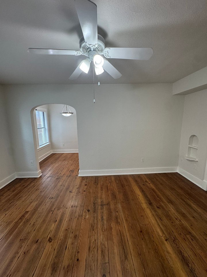 2305-2309 N Fitzhugh Ave - Photo 2 of 21