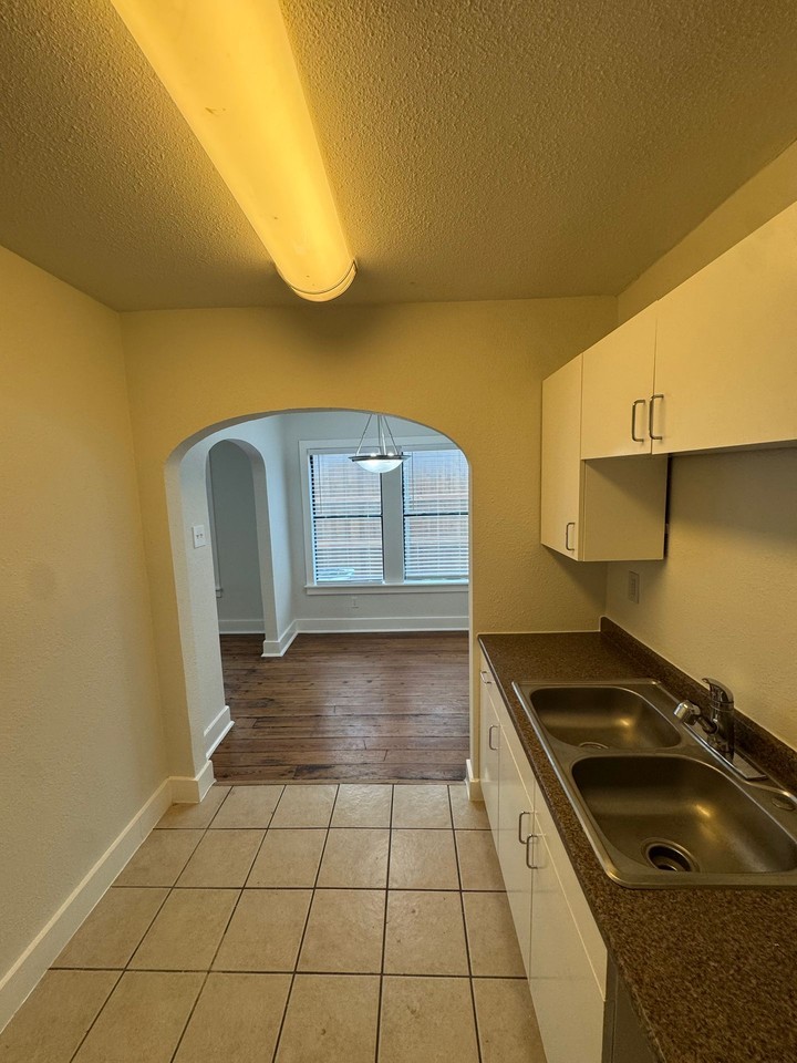 2305-2309 N Fitzhugh Ave - Photo 7 of 21
