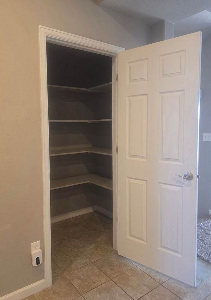 1558 Poplar Dr - Photo 7 of 16