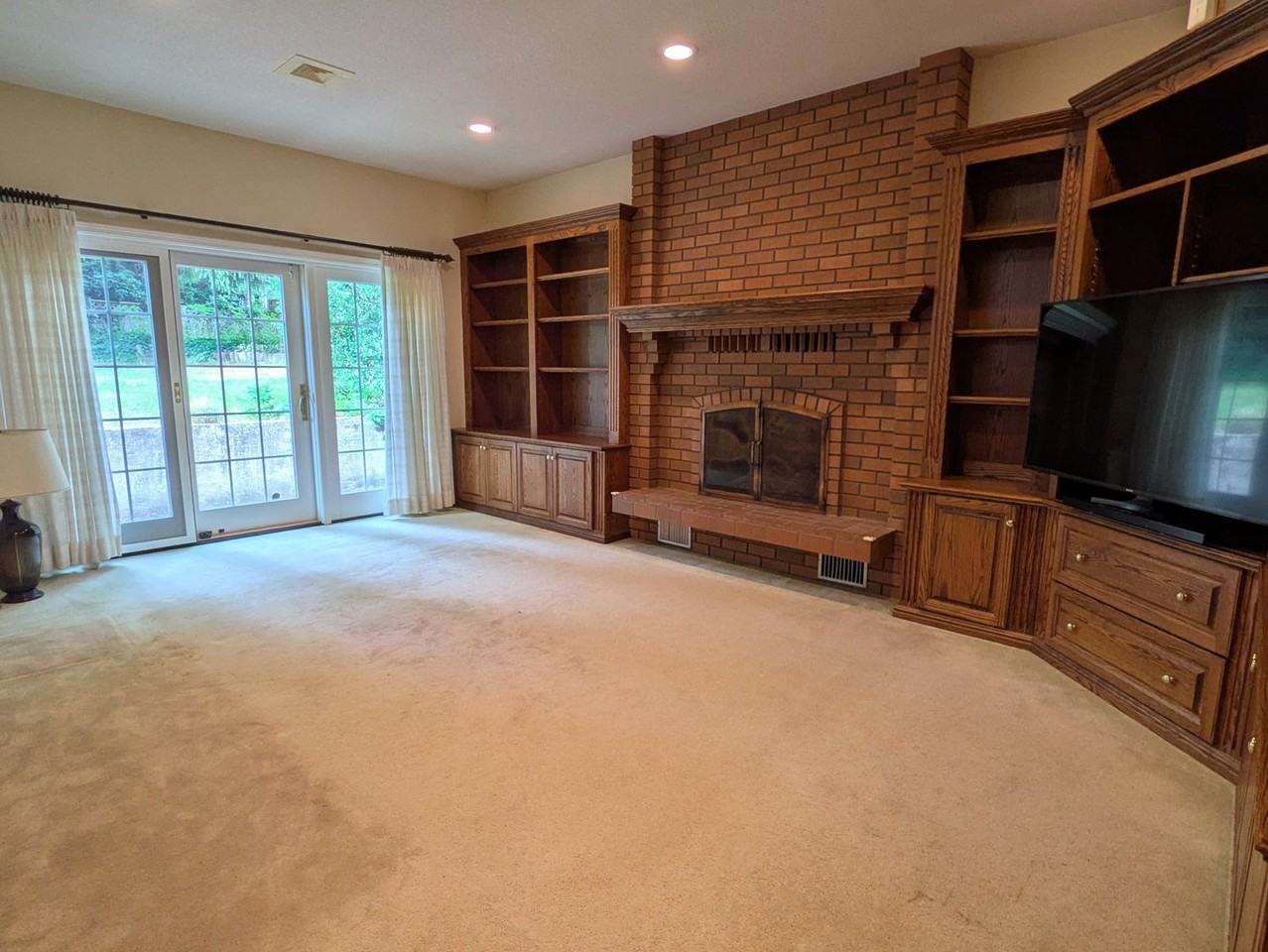 1590 Glen Abbey Dr - Photo 3 of 13