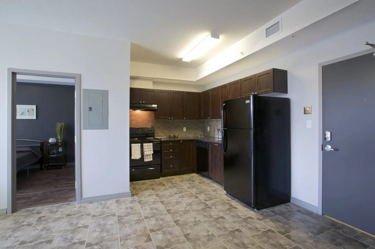275 Larch St - Photo 4 of 10