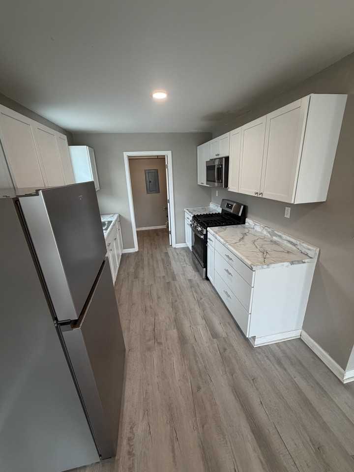 1404 Oakley St #1 - Photo 5 of 14