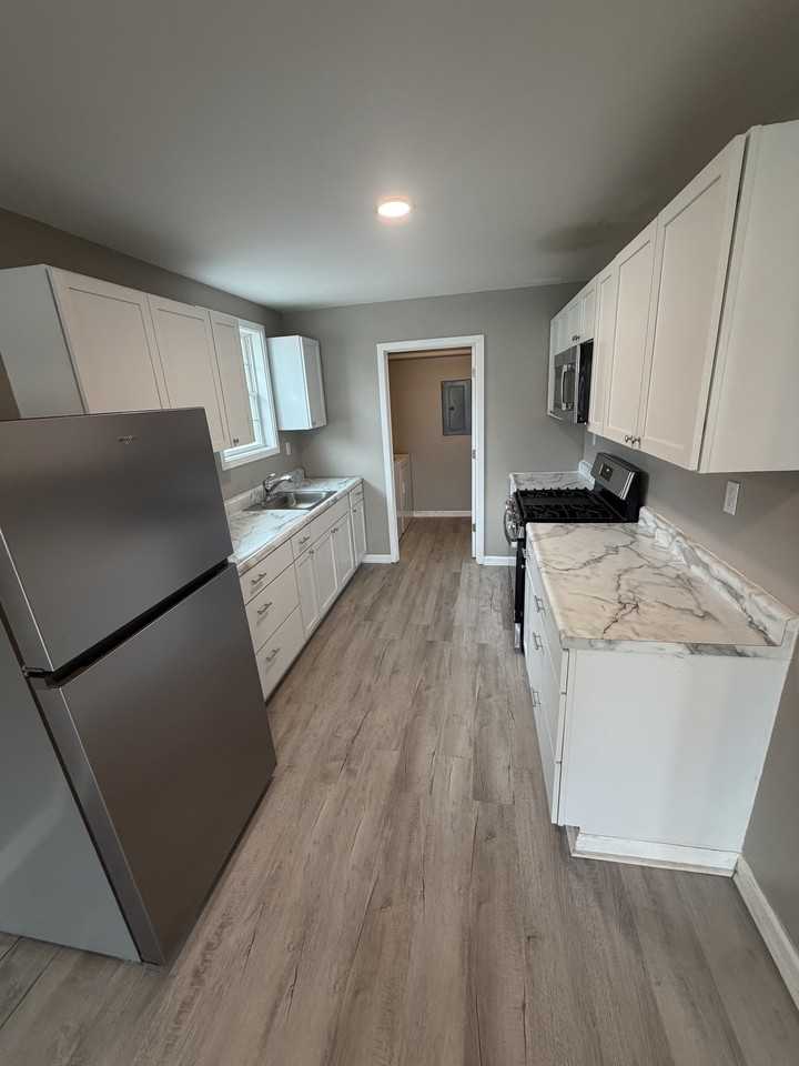 1404 Oakley St #1 - Photo 6 of 14