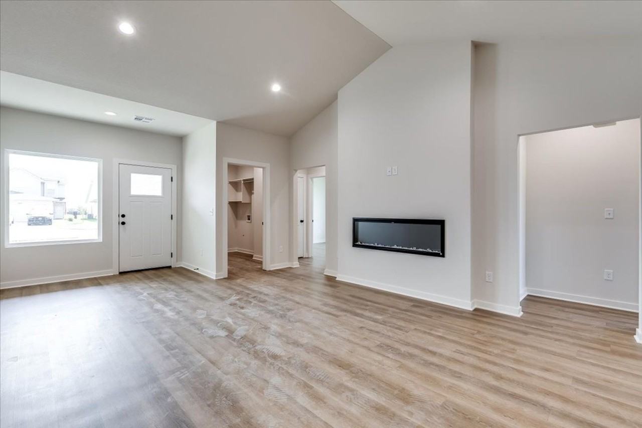 221 N Gowen St - Photo 5 of 20