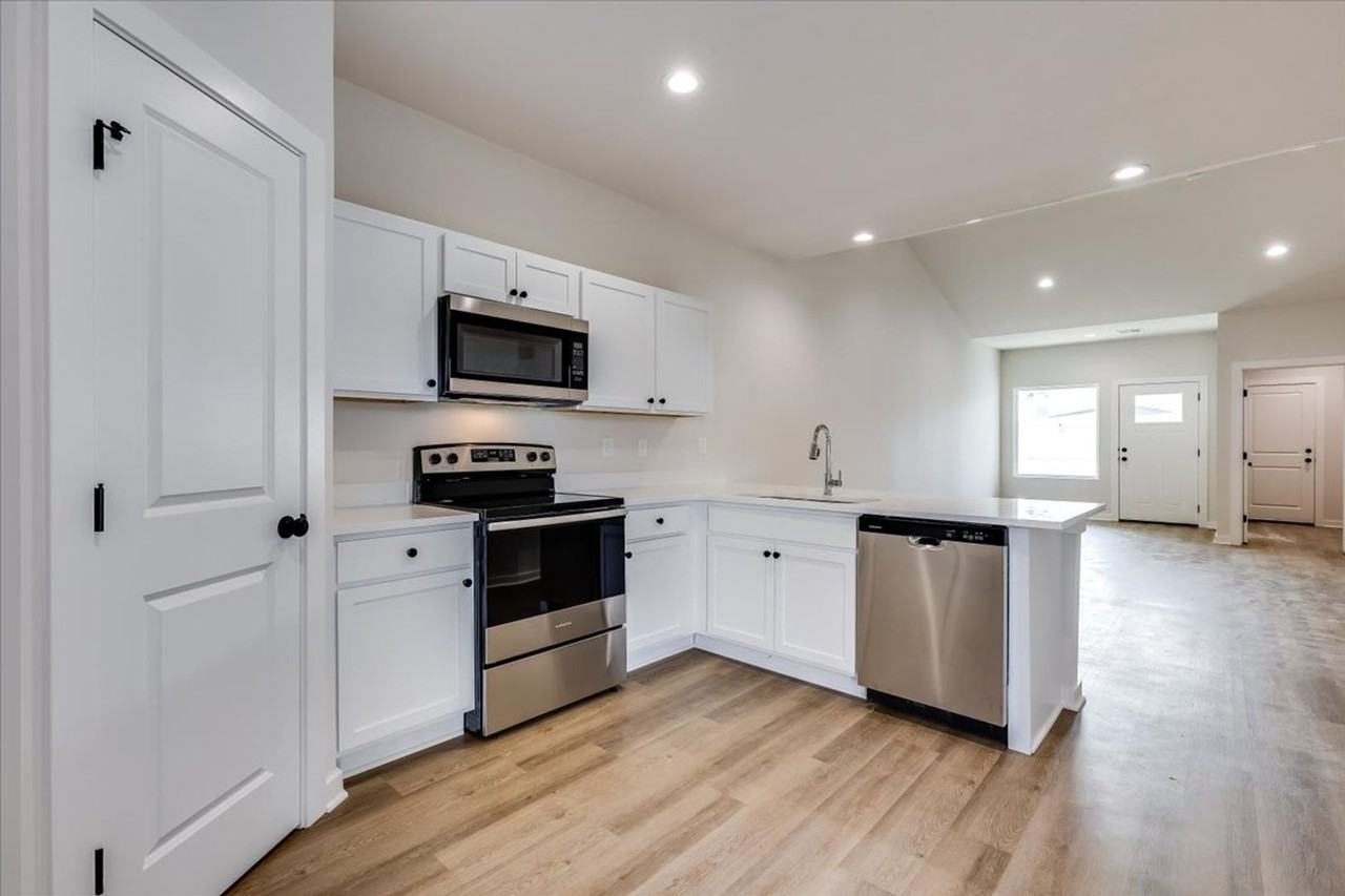 221 N Gowen St - Photo 6 of 20