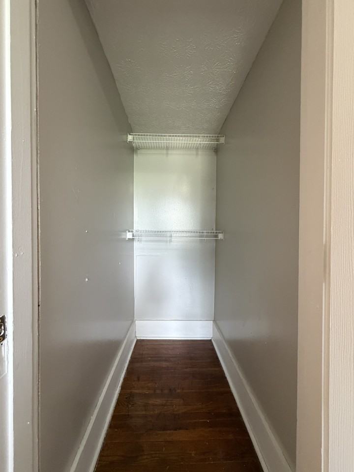 724 S 38th St #1 - Photo 3 of 10