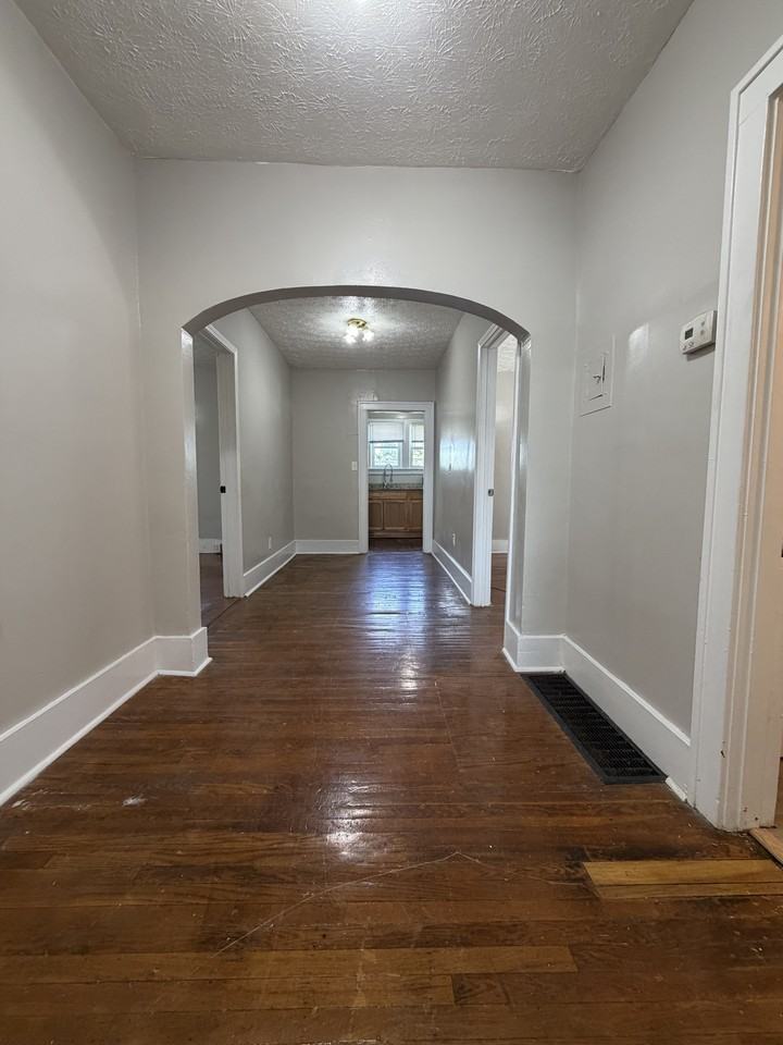724 S 38th St #1 - Photo 7 of 10