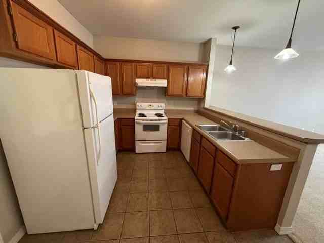 3012 Se J St #13 - Photo 3 of 10