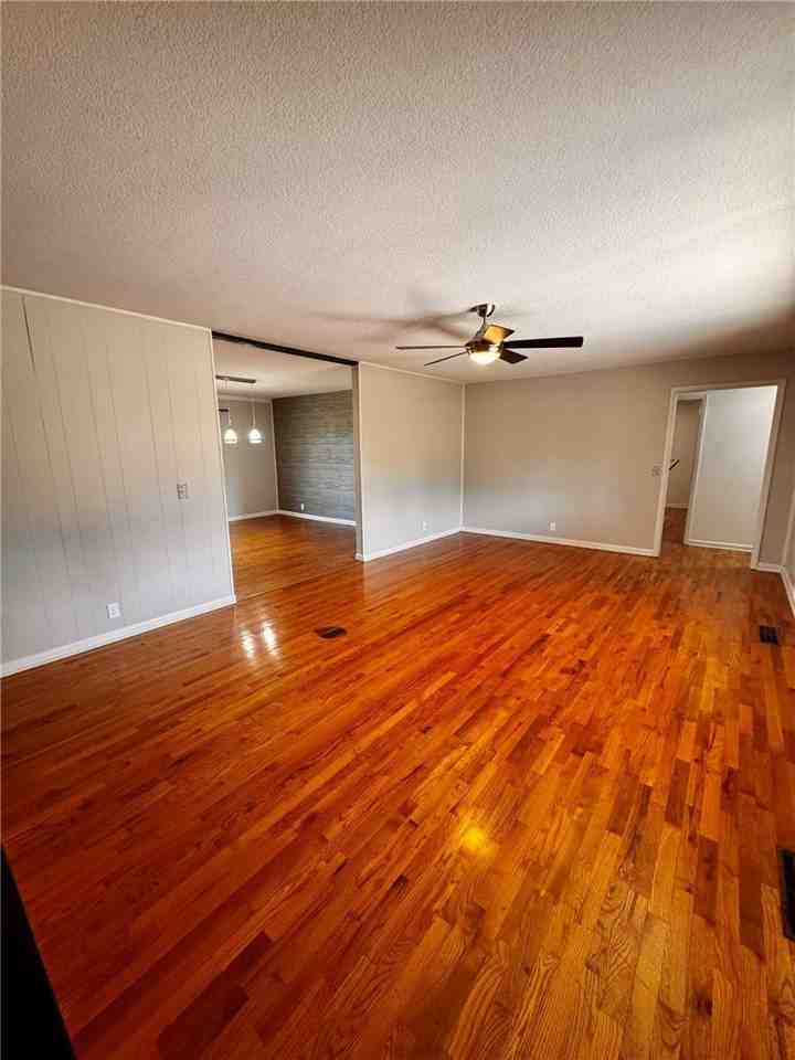 922 S 15th St - Photo 3 of 22