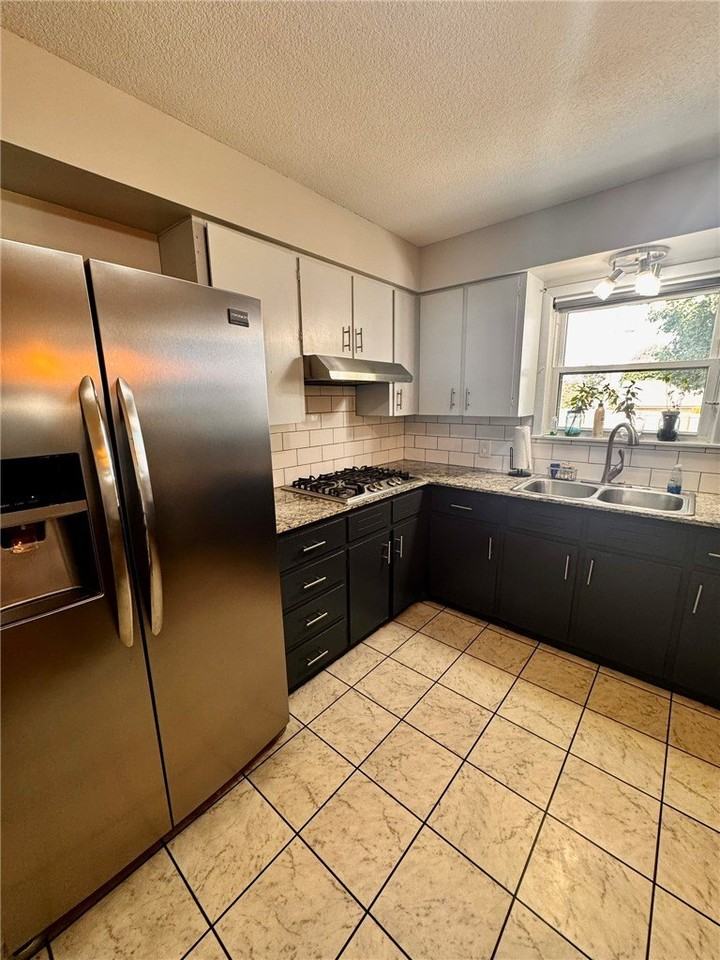 922 S 15th St - Photo 5 of 22