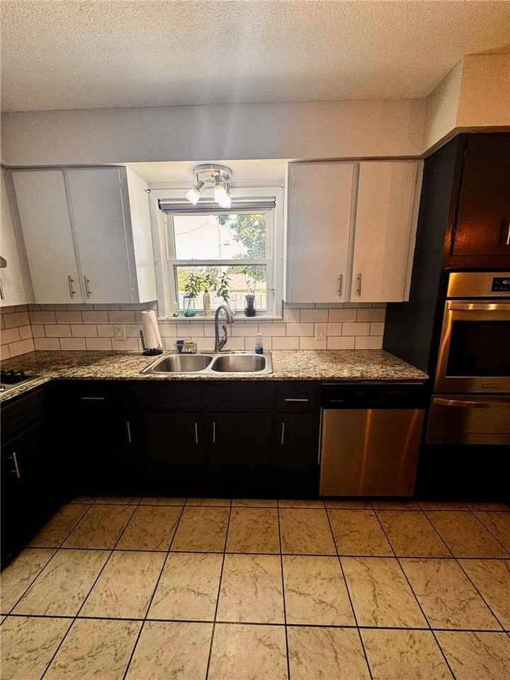 922 S 15th St - Photo 6 of 22