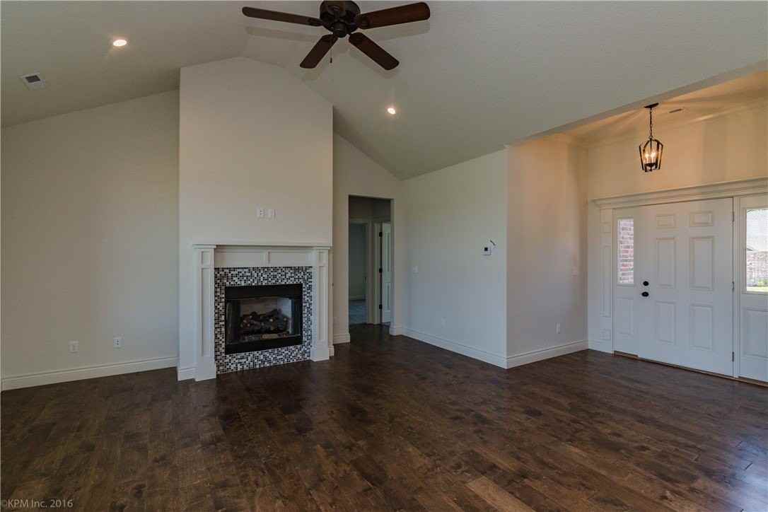 1620 Sweetbriar Way - Photo 2 of 22