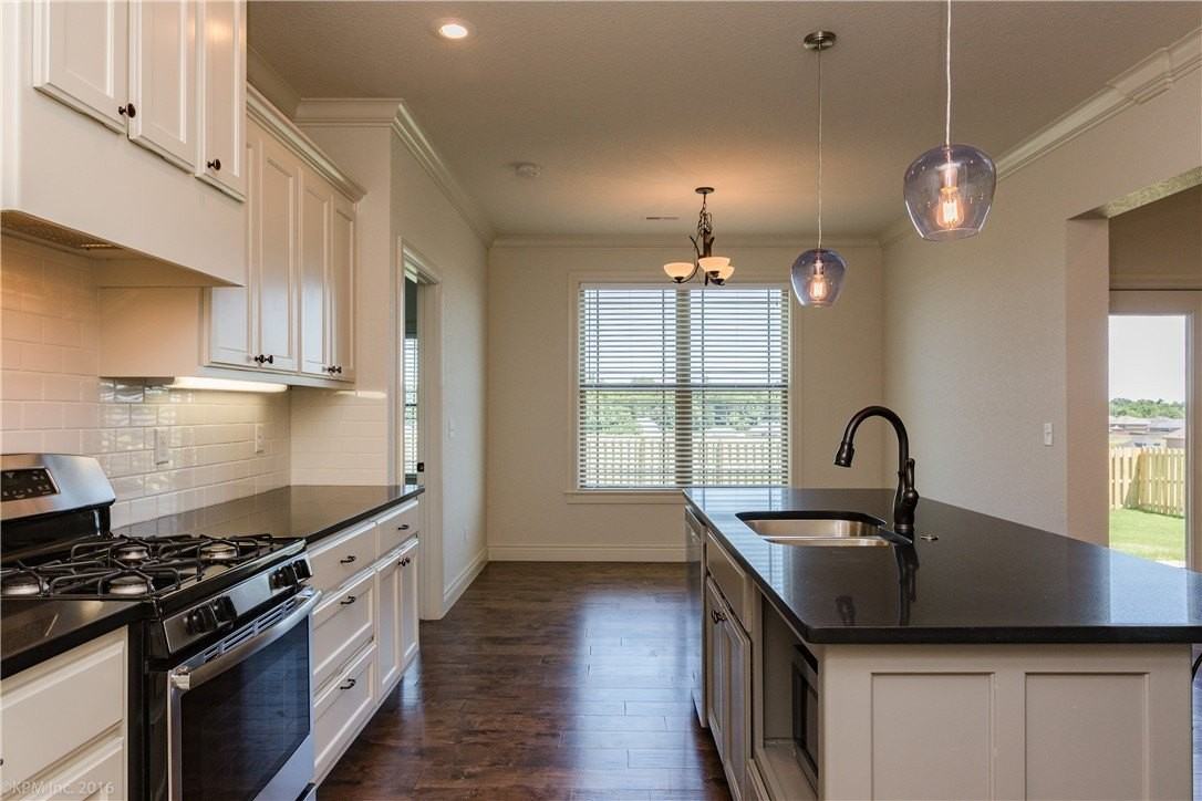 1620 Sweetbriar Way - Photo 3 of 22
