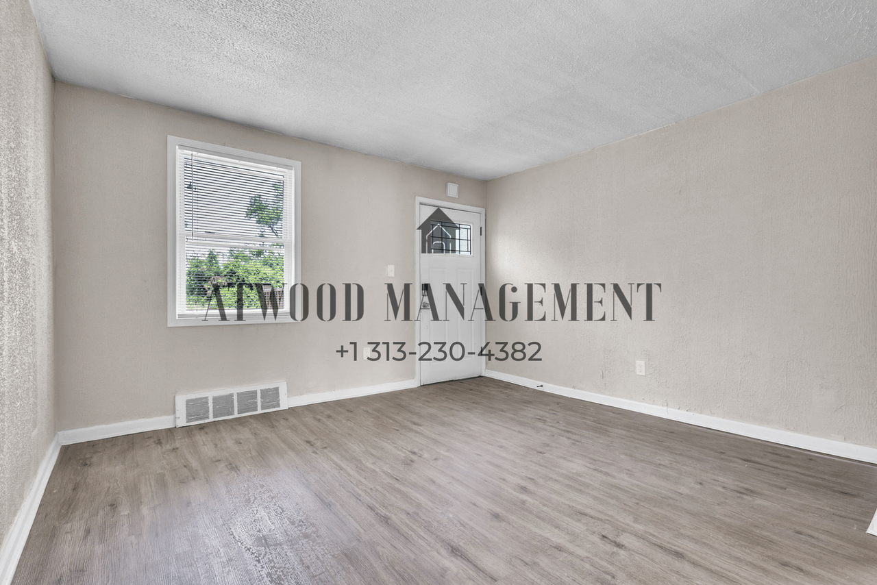 14722 Quincy St - Photo 2 of 18