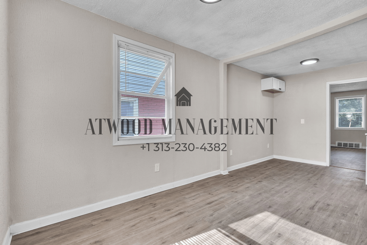 14722 Quincy St - Photo 3 of 18