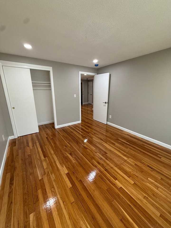 54 Evergreen St - Photo 2 of 8