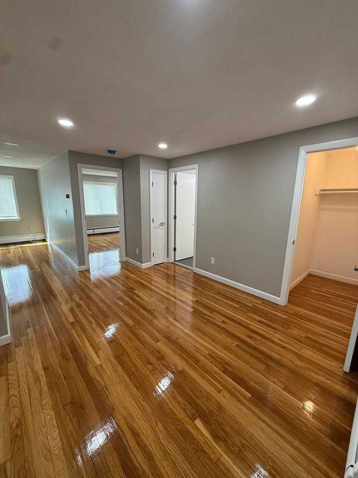 54 Evergreen St - Photo 3 of 8