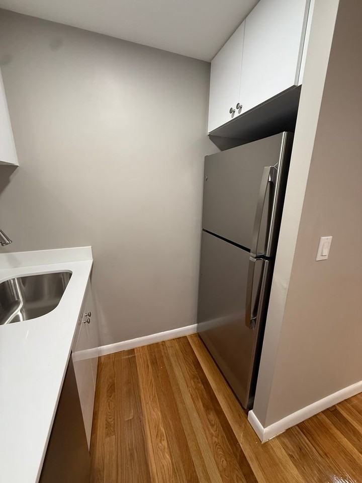 54 Evergreen St - Photo 7 of 8