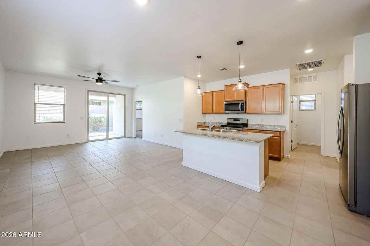 14220 W Willow Ave - Photo 4 of 33