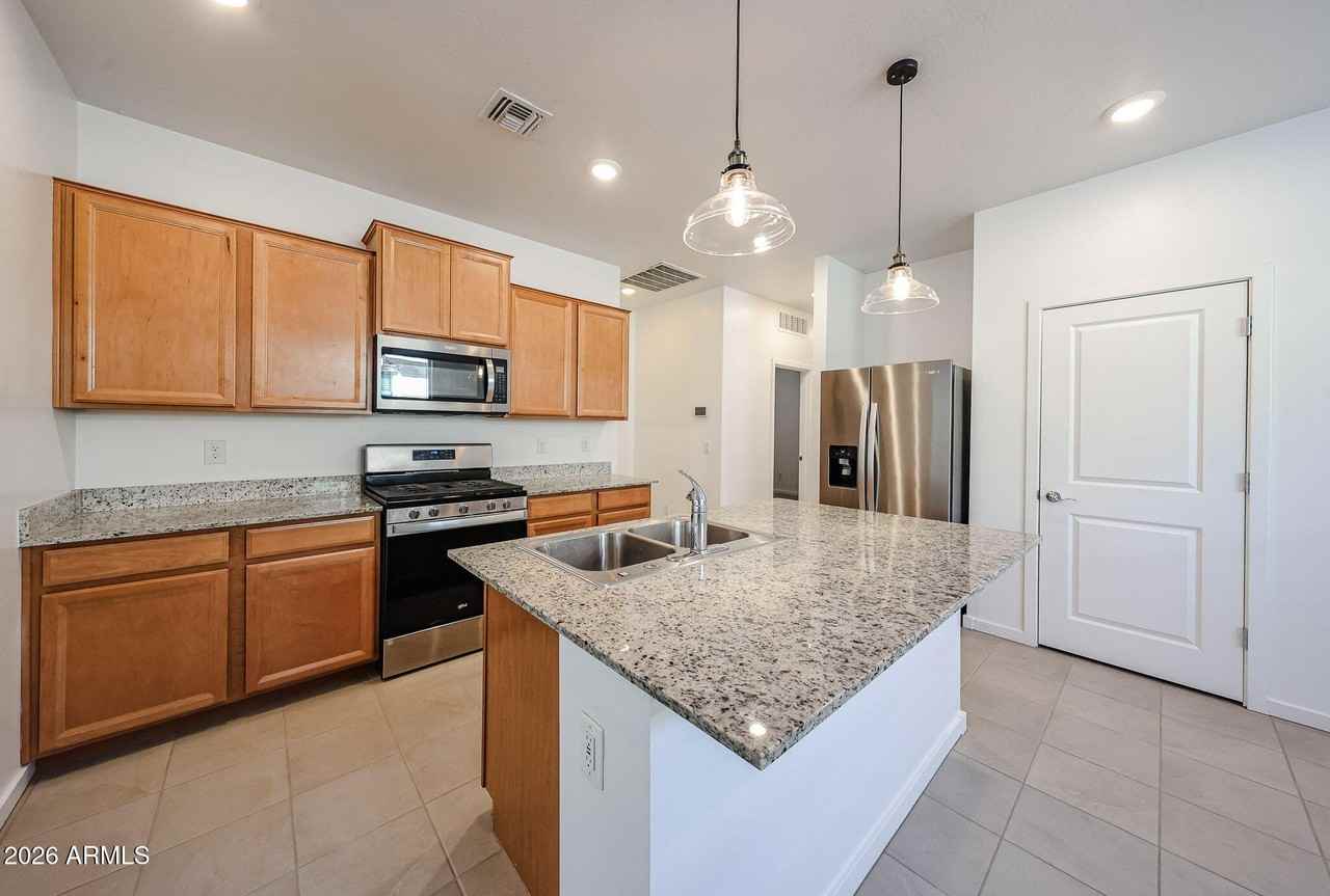 14220 W Willow Ave - Photo 5 of 33