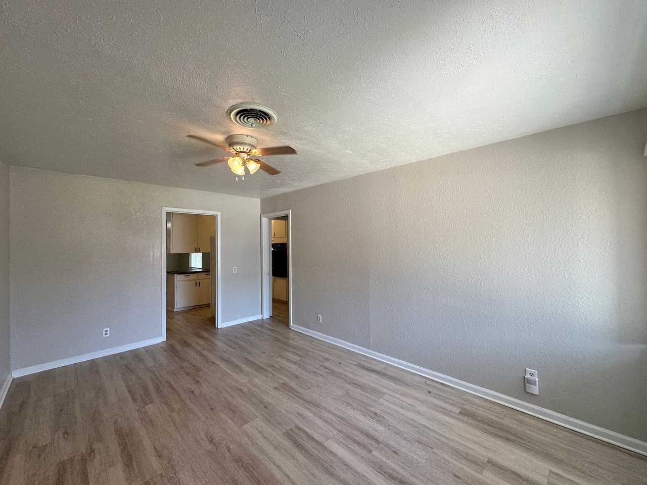 708 Jefferis Ave - Photo 2 of 31