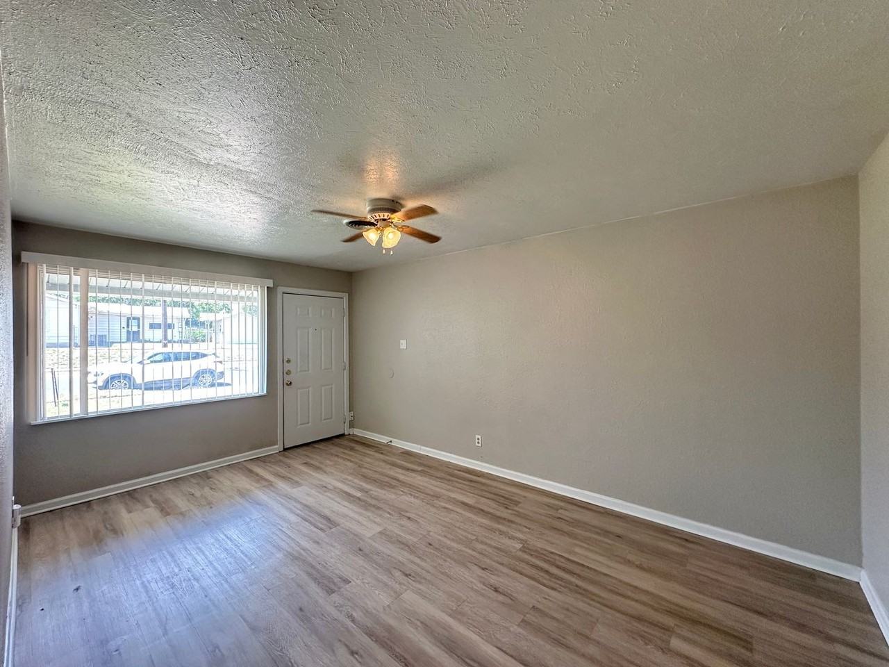 708 Jefferis Ave - Photo 5 of 31