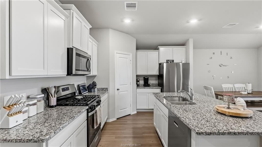 2506 River Way Dr - Photo 3 of 20