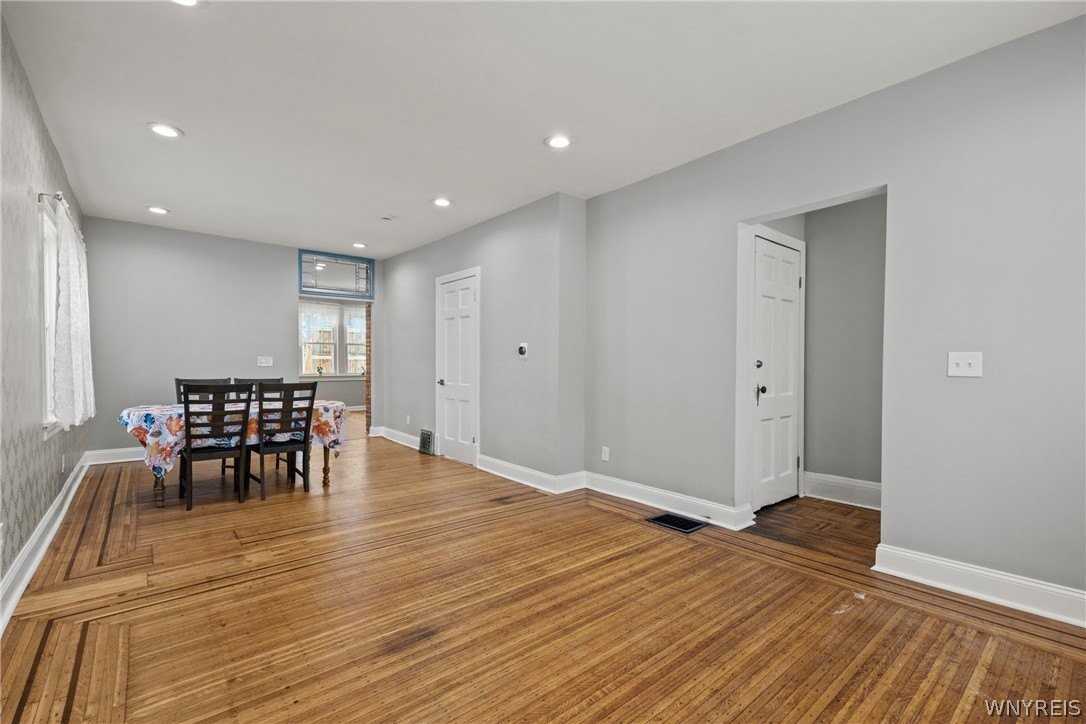 11 Baynes St - Photo 4 of 25