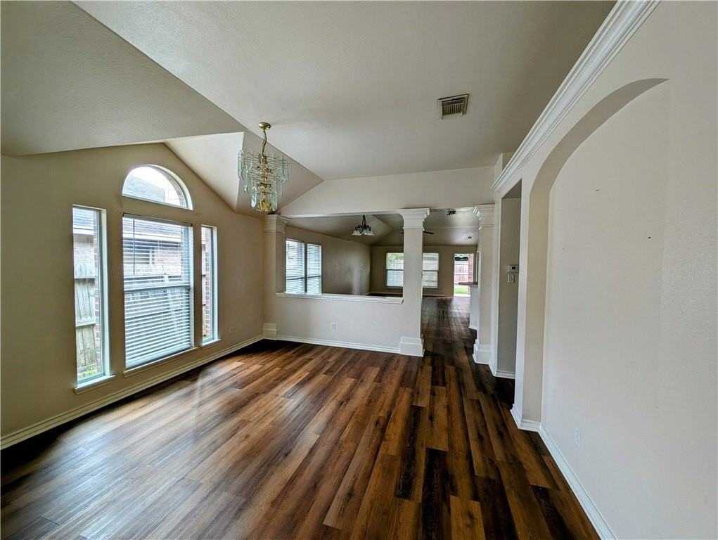 3910 Gibraltar Dr - Photo 4 of 15