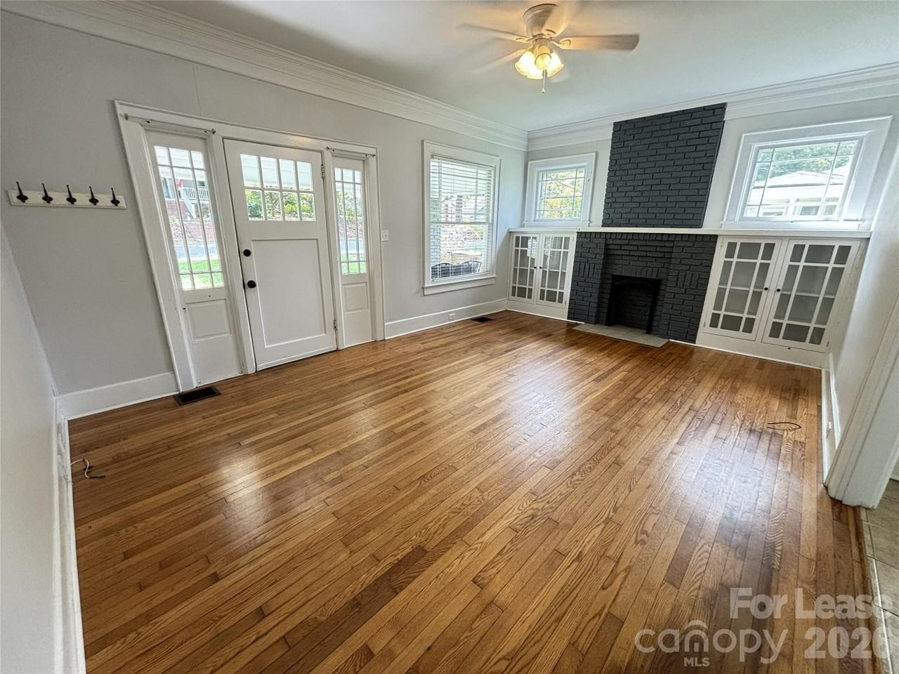 629 N Cedar St - Photo 3 of 16