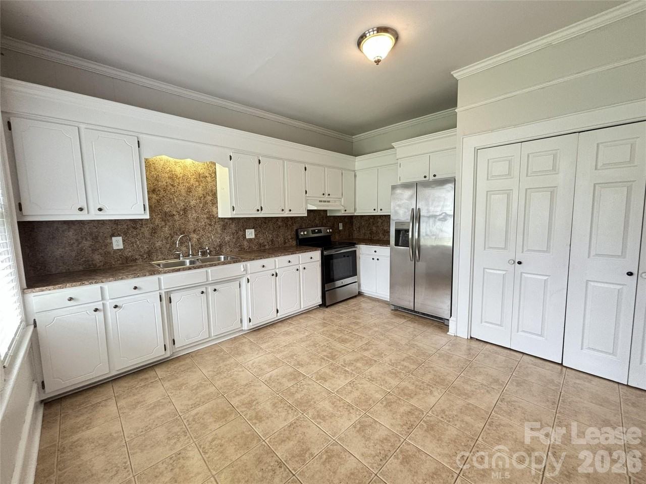629 N Cedar St - Photo 5 of 16