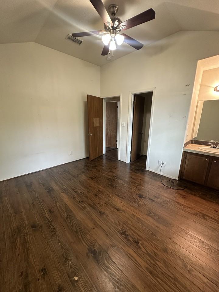 1214 E Alamo St #1 - Photo 2 of 21