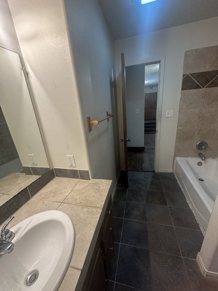 1214 E Alamo St #1 - Photo 3 of 21