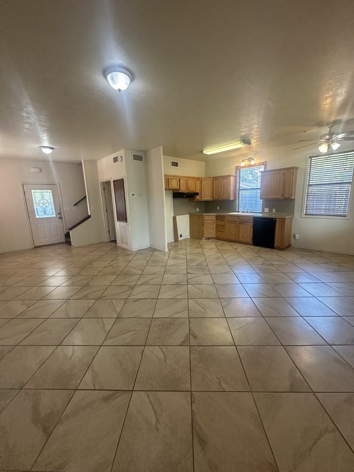 1214 E Alamo St #1 - Photo 5 of 21