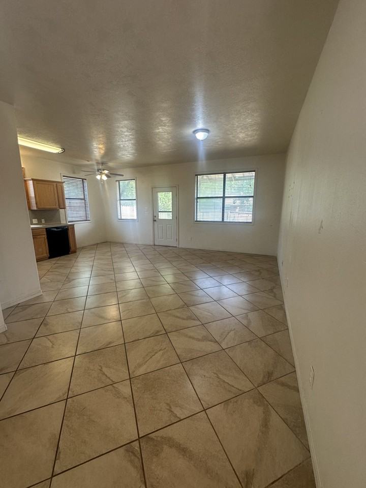 1214 E Alamo St #1 - Photo 7 of 21