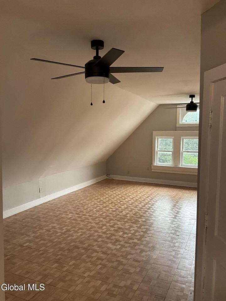 137 Broad St #3 - Photo 4 of 15