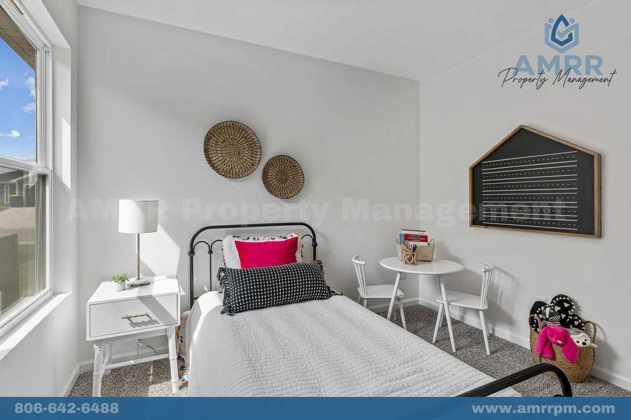 317 Golden Field Rd - Photo 7 of 15